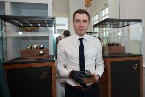 Экспозиция часов Breitling в Целеево Гольф и Поло Клубе