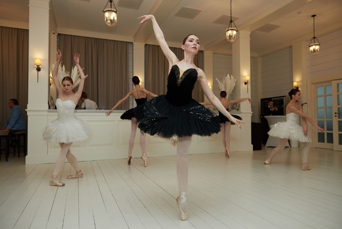 Театральное представление артистов классического балета Perfect show в Целеево Гольф и Поло Клубе