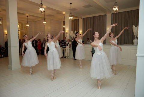 Театральное представление артистов классического балета Perfect show в Целеево Гольф и Поло Клубе