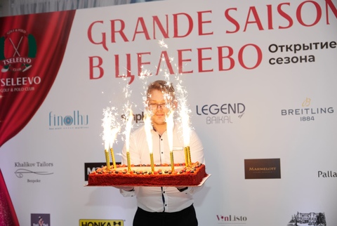 Праздничный торт на мероприятии Открытие гольф-сезона 2021 в Целеево Гольф и Поло Клубе