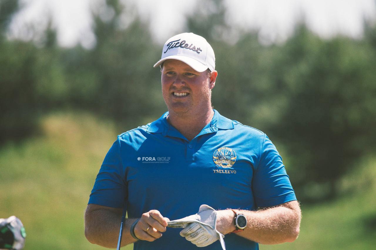 Lindsay Renolds (Линдси Ренолдс) — гольф-профессионал Клуба Целеево